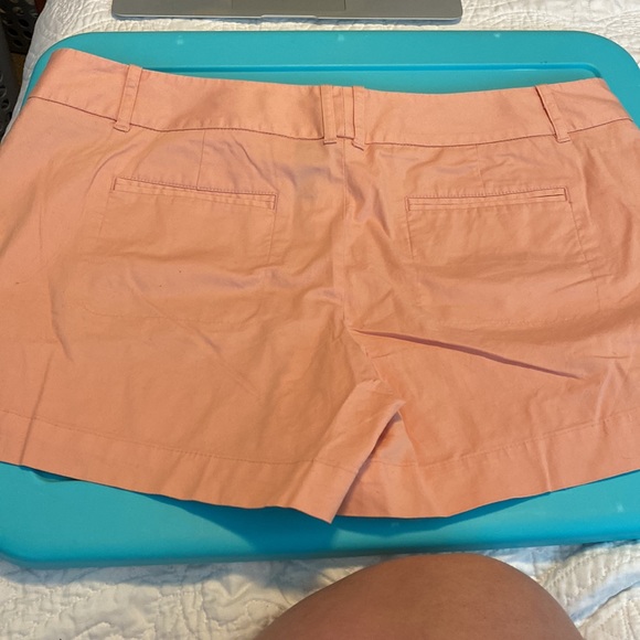 The limited shorts- easy flat front 🌸 bundle and save - Picture 3 of 4